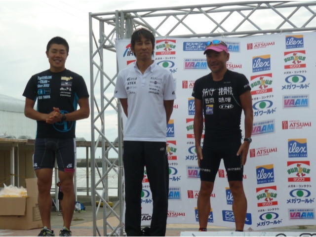 Ａタイプ右）１位三澤　中）２位竹内選手　
右）３位谷選手　