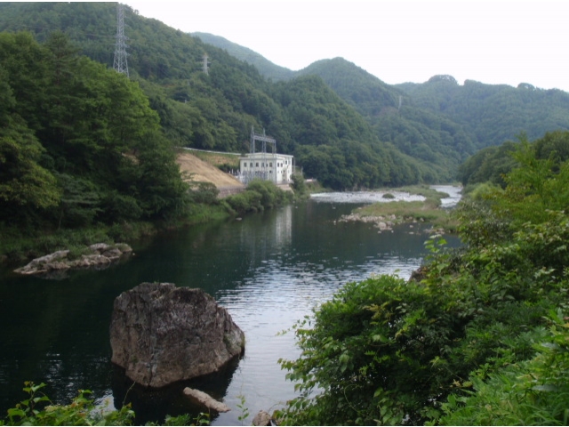 三岳近くの常盤水力発電所