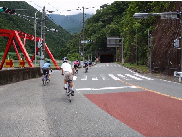 左の橋「大井橋」は中部天竜、佐久間方面から来る道路です。