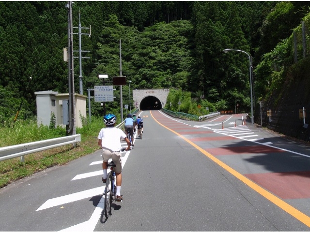 トンネルをくぐり