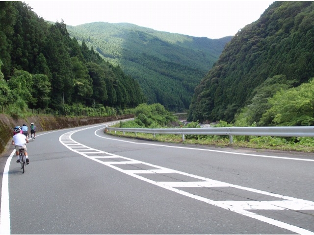 水窪川沿い