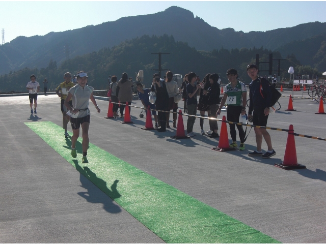 浜田選手は余裕の笑顔？