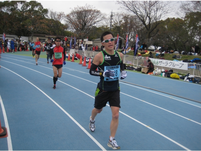 高橋選手（黒ランシャツ）