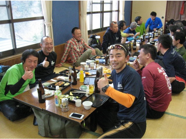 ゴールの石巻山＝石山荘にて懇親会