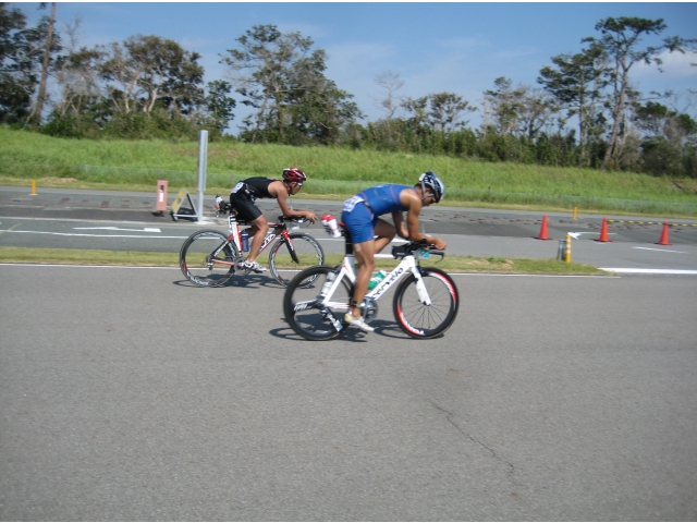 井出選手（手前）、立野選手（奥）