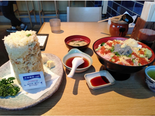 今回は、かき揚げ単品と宝石丼っす。胃薬は自前っすけどね(^_-)-☆