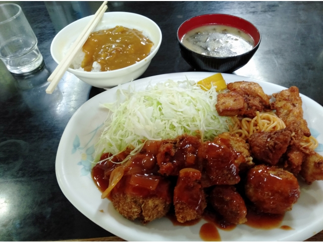 お店にいたお客さんに外で「めちゃくちゃ食べましたね♪」と褒められました(^_-)-☆