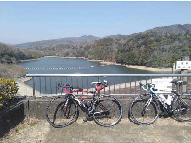 引佐湖（都田川ダム）
県道沿いの景色も捨てがたいが、今回はダム側を通りました。