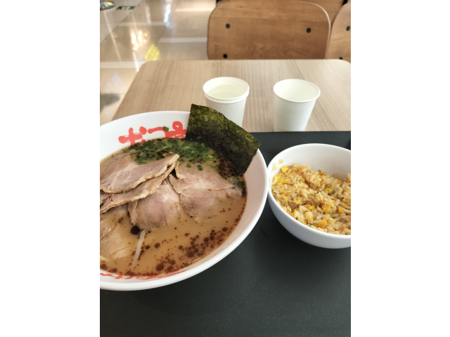 腹ペコペコで炭水化物祭りやねん！