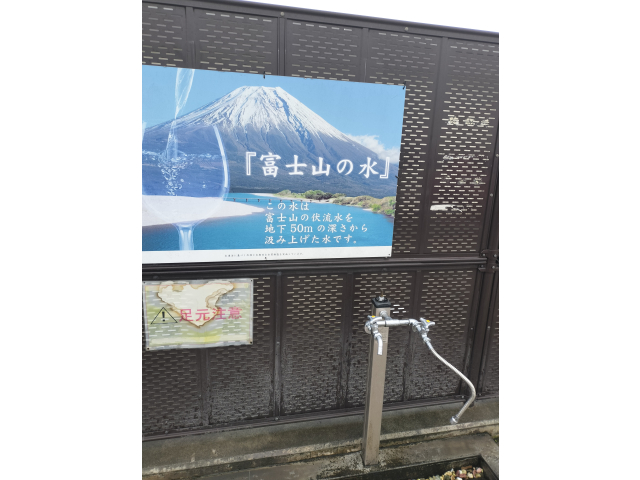 帰りがけに富士の水汲み！てか・・・通る度に汲んでるのだが💧