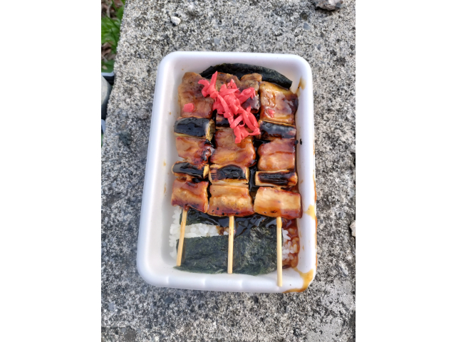 朝食は、はせがわストアーのやきとり弁当！なぜ・・・やきとり？