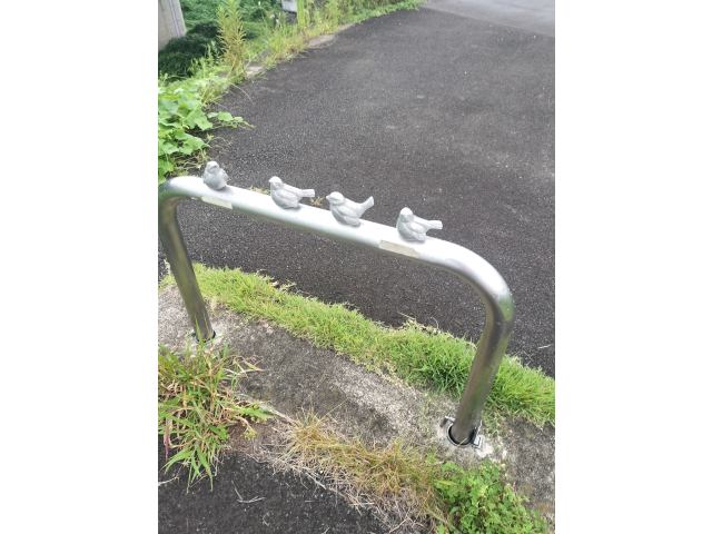 車止めに鳥が・・・この辺りはコーラ効果で気を立て直し！